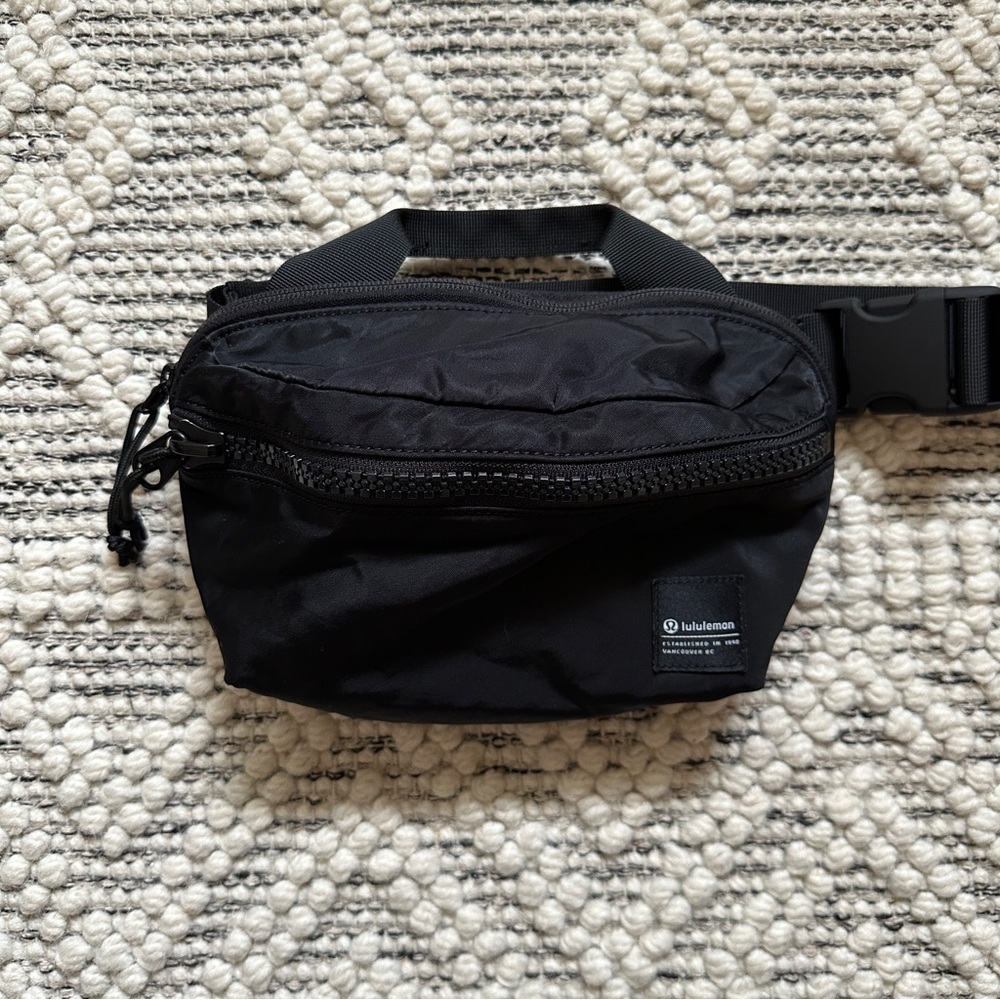 Lululemon All Day Essentials Hip Pack